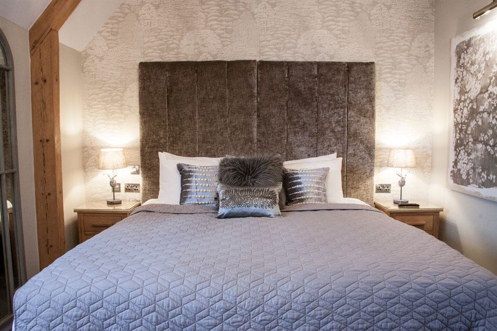 AA 5 Star Stay with Dinner & Wine - The Wheatsheaf