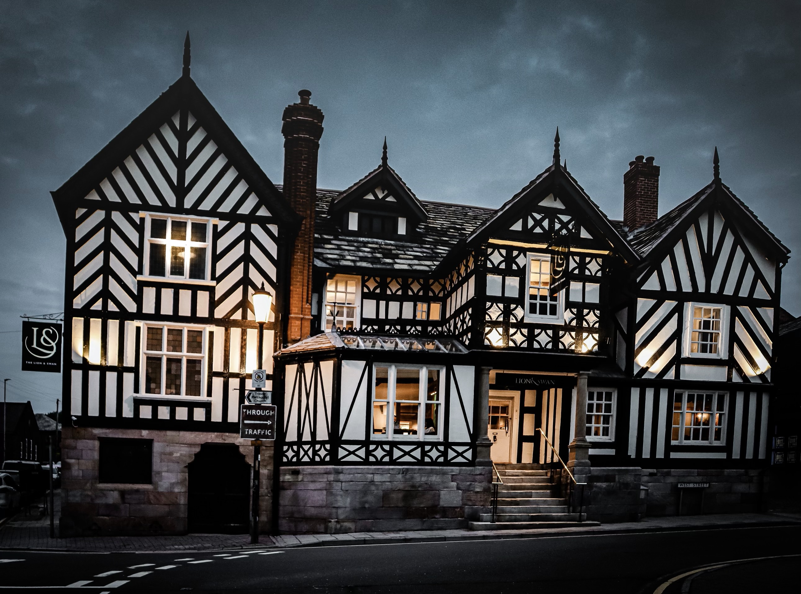 AA 5 Star Tudor Stay at Lion & Swan