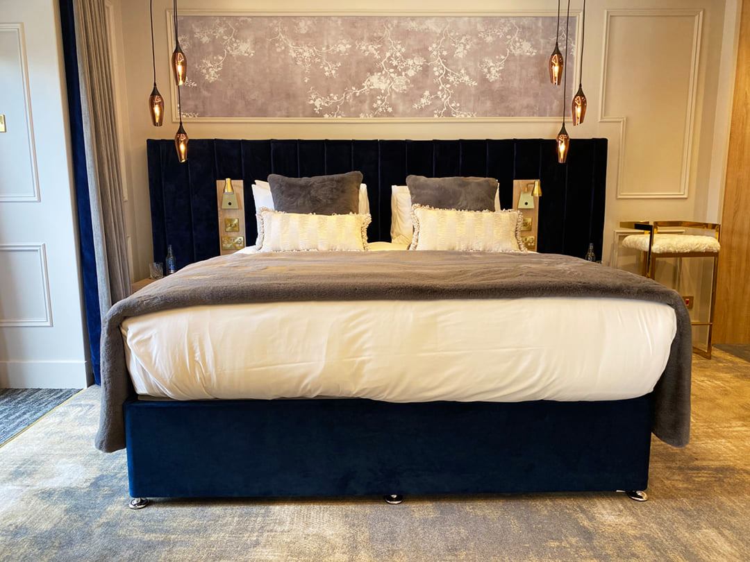 Dinner, Bed, Breakfast & Fizz for 2