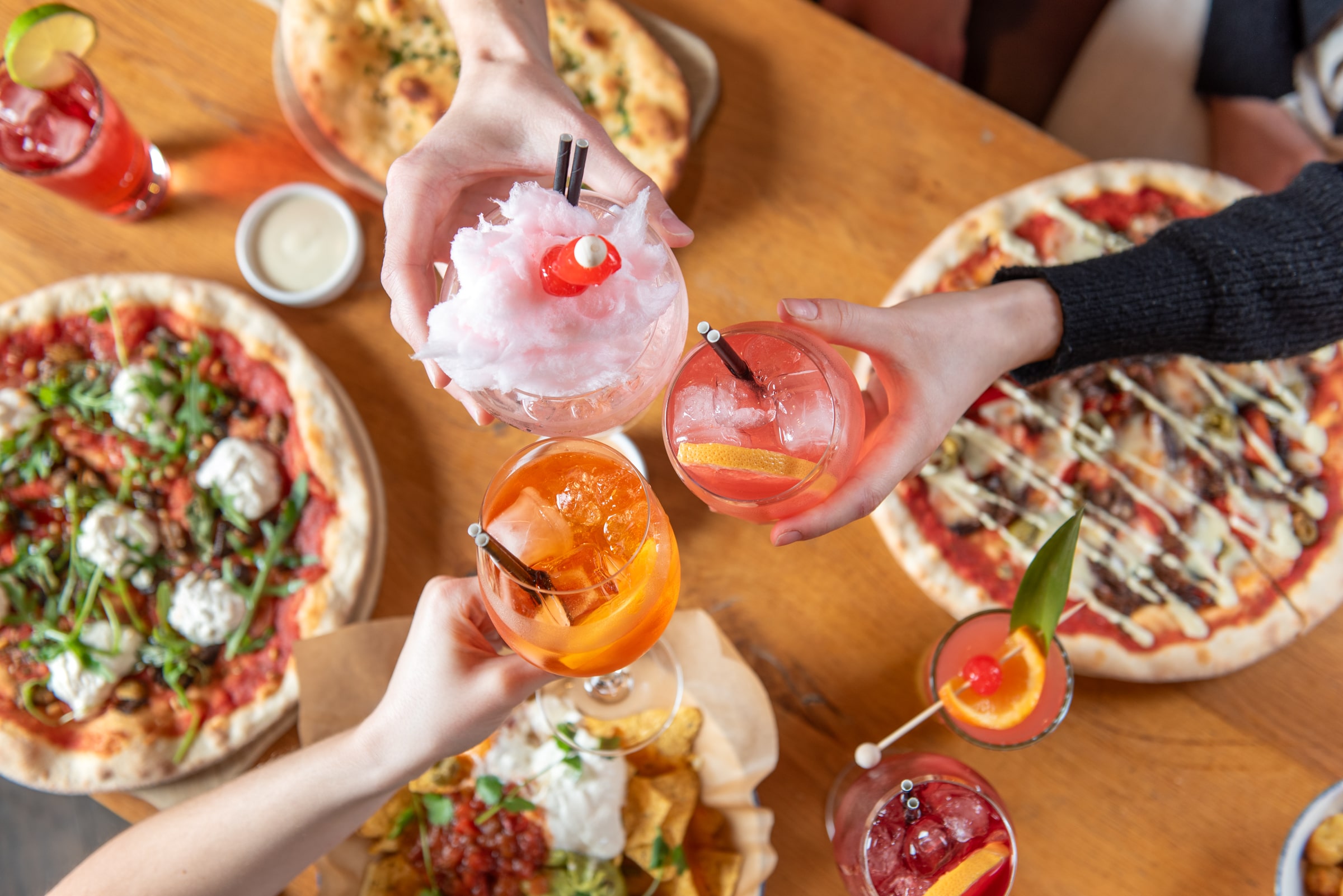 BOTTOMLESS BRUNCH WITH COCKTAILS