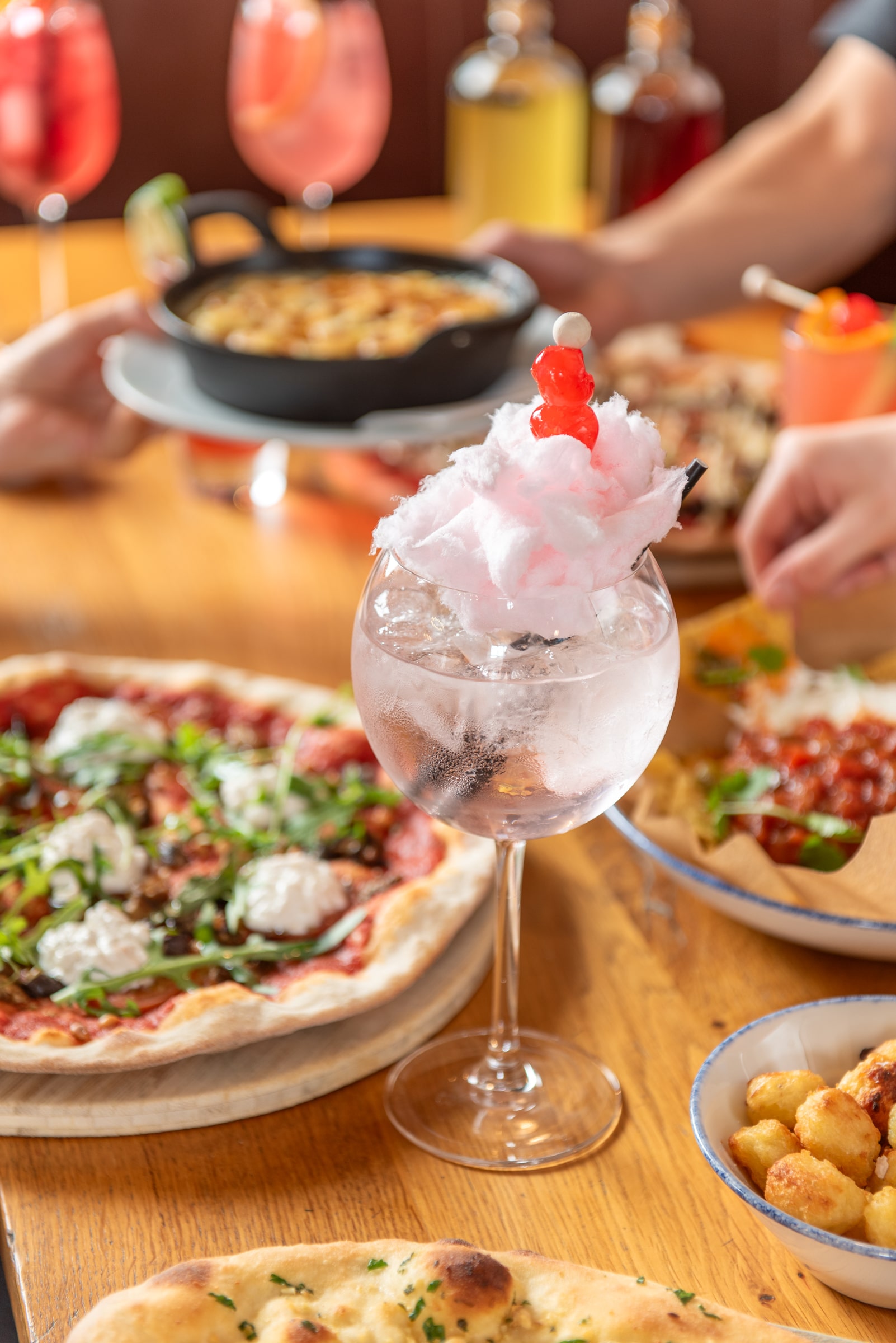 BOTTOMLESS BRUNCH WITH COCKTAILS