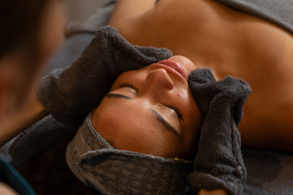 ELEMIS EXPERT™ TOUCH RENEW FACIAL