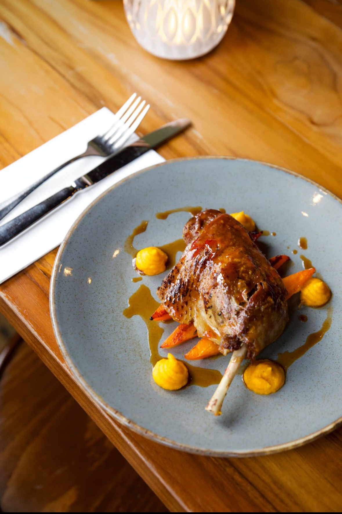 3 course dinner and bottle of prosecco for 2.