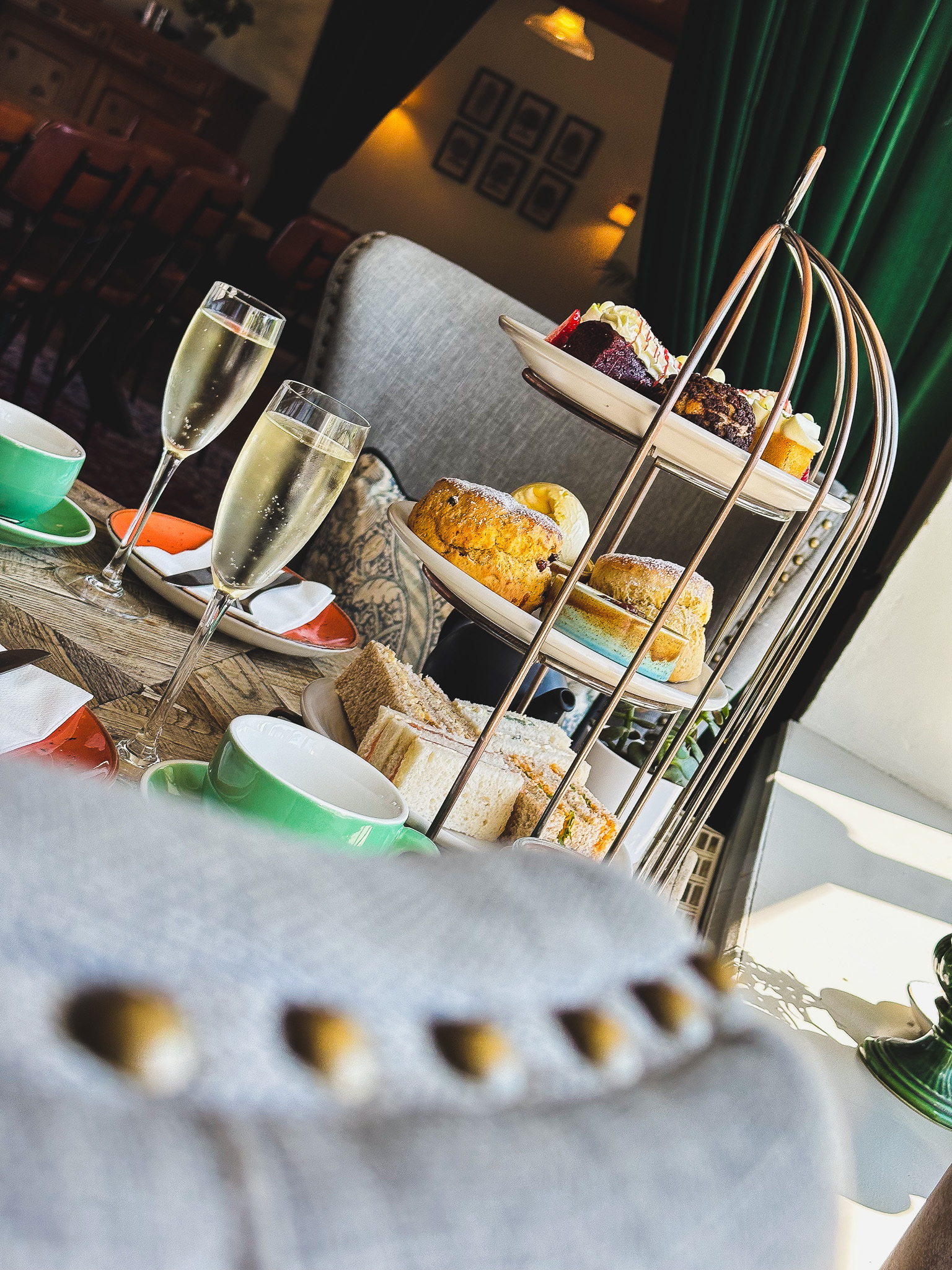 KIMBRIDGE BARN  Afternoon Tea with Gin Cocktail