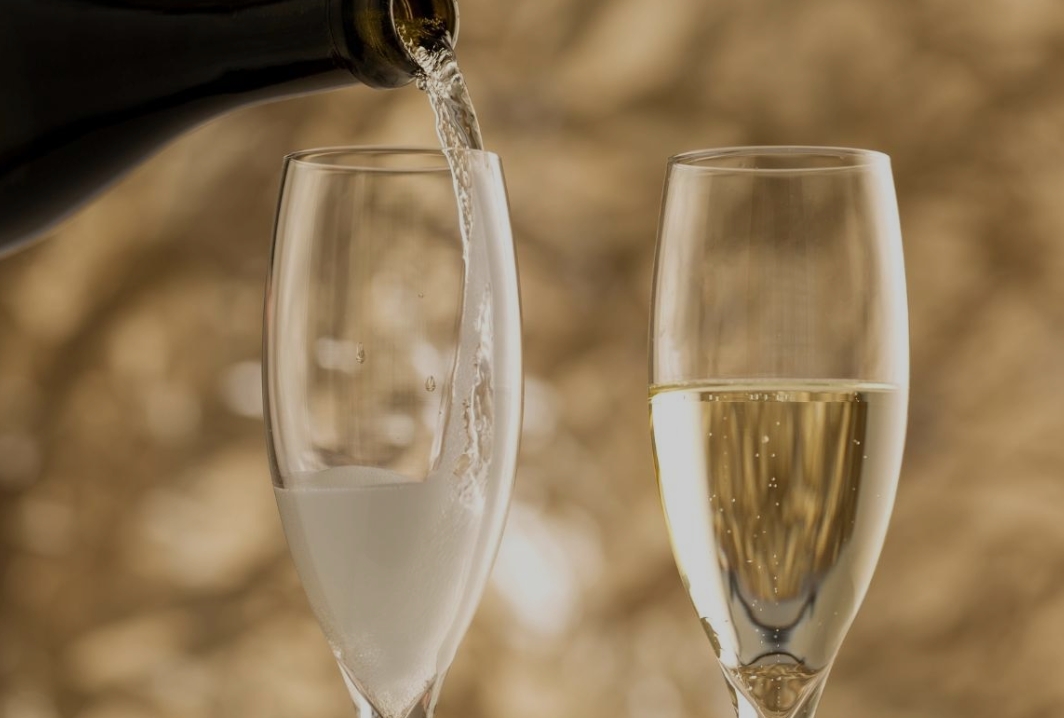 Bottomless Prosecco! 🥂Salute!